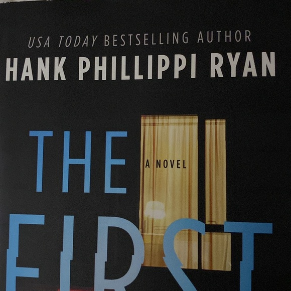EUC Pocket Paperback book "The First to Lie” by Hank Phillippi Ryan - Picture 9 of 10